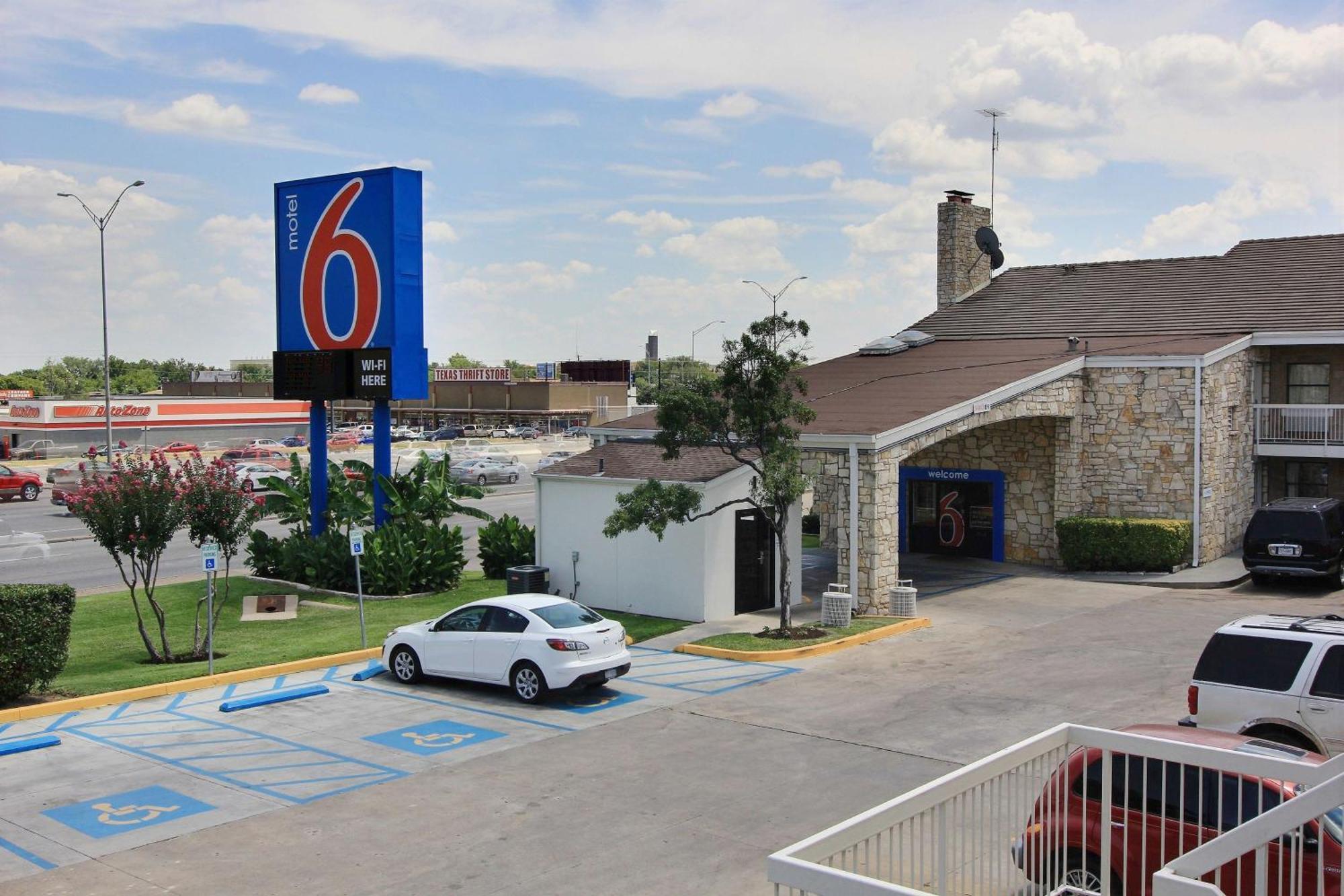 Motel 6 Austin, Tx - Central Downtown Ut Exteriér fotografie