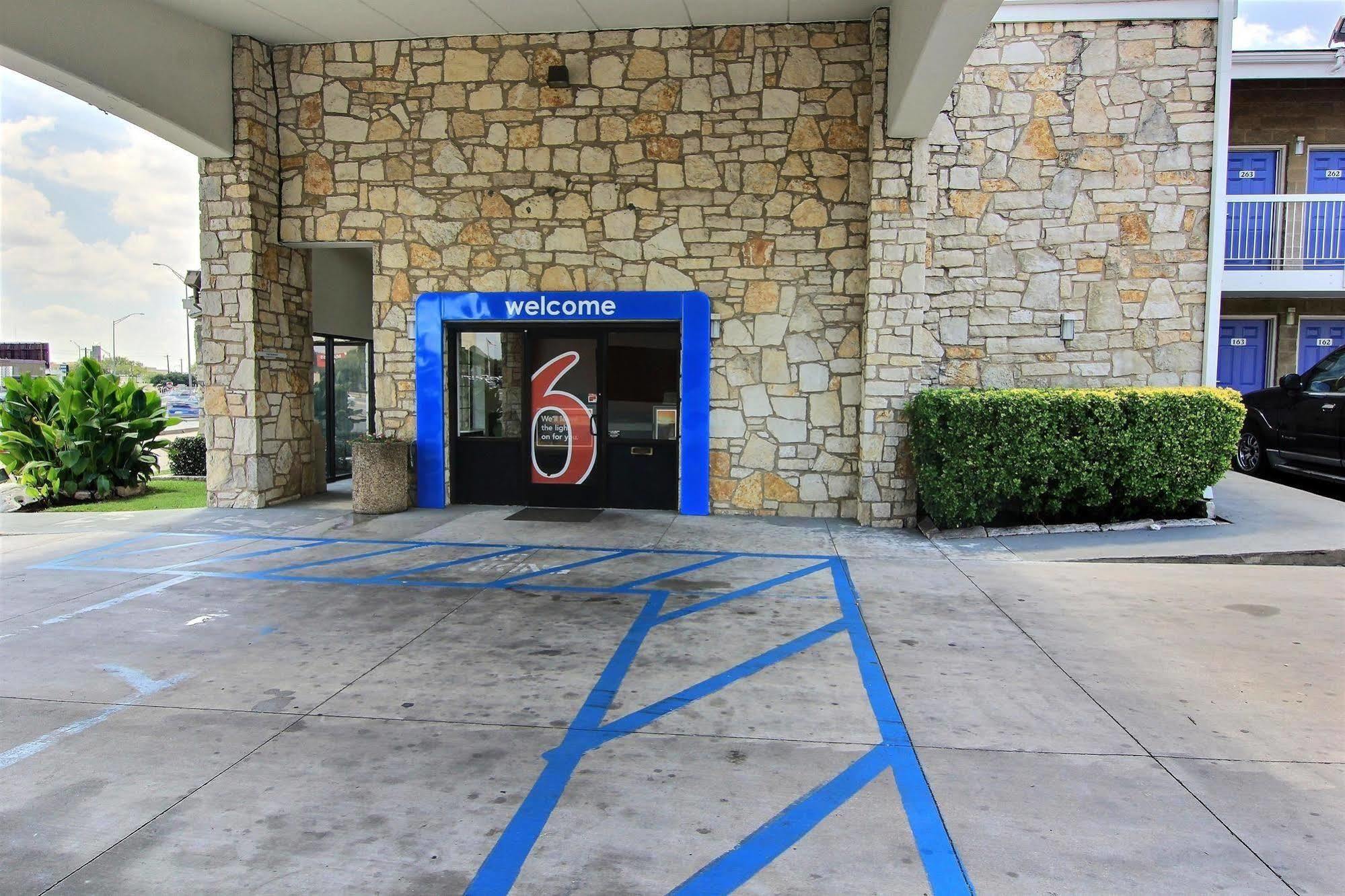 Motel 6 Austin, Tx - Central Downtown Ut Exteriér fotografie