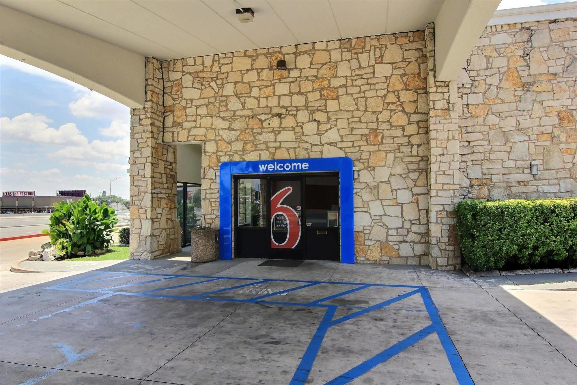 Motel 6 Austin, Tx - Central Downtown Ut Exteriér fotografie